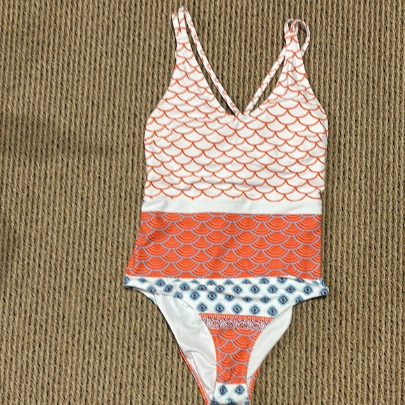 Cupshe Other - Cupshe Orange and White Patterned Swimsuit